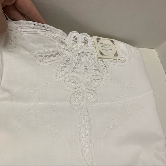 TABLECLOTH & 8 NAPKINS 100% cotton Victorian tatting round 66x66 NEW OLD STOCK - Picture 7 of 12